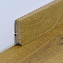 Spikclips för montering av sockellister