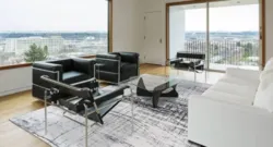 Metro black white 8926