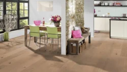 Hywood Classic, Ek Nieuw Land