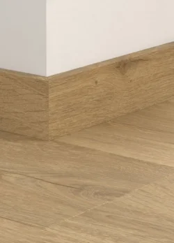 Sockellist för laminatgolv - Natural Honey Oak, INGEN RETURRÄTT!