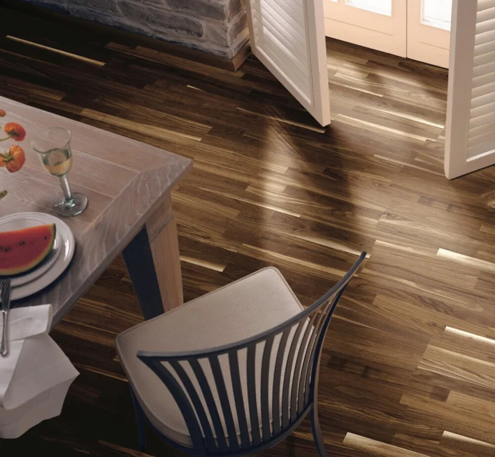 Trägolv Classic 3060 - Valnöt, 3-stavs Natur matt lack