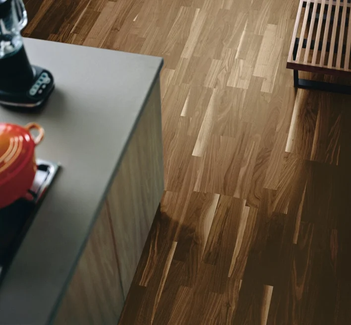 Trägolv Classic 3060 - Valnöt, 3-stavs Natur matt lack