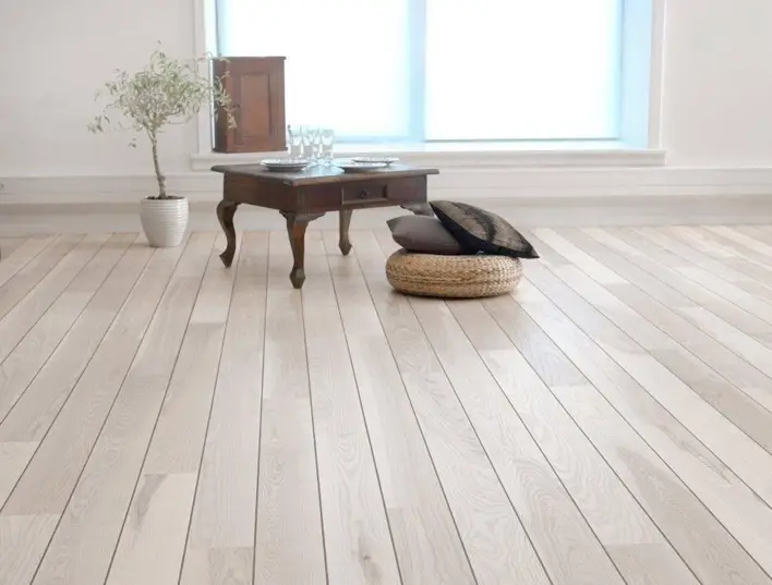 Ask Rustik Vit Mattlack - Skeppsplanka med svart fog