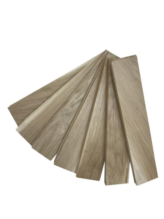 Sillbensparkett Ek Rustik med splint 16x68x340 mm. - UTFÖRSÄLJNING