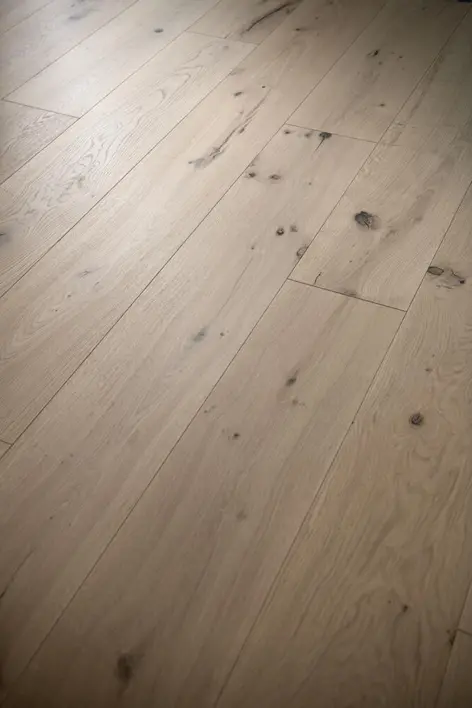 Trägolv - Ek Herrgårdsplanka 260 mm. Borstad Invisible mattlack