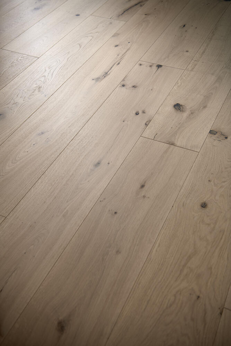 Trägolv - Ek Herrgårdsplanka 260 mm. Borstad Invisible mattlack