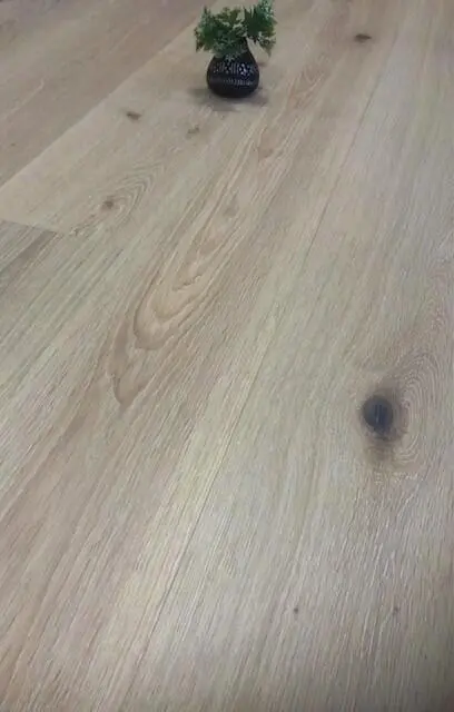 FloorMaster Herrgårdsplanka - Ek vit matt lack 220 mm.
