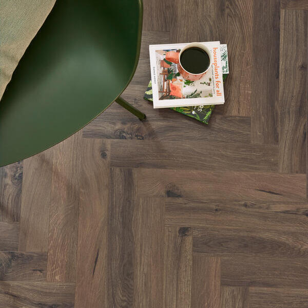 BerryAlloc Chateau+ fiskbensmönster, Gyant Dark Brown