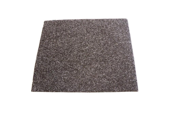 Mörkröd löpare i nålfilt