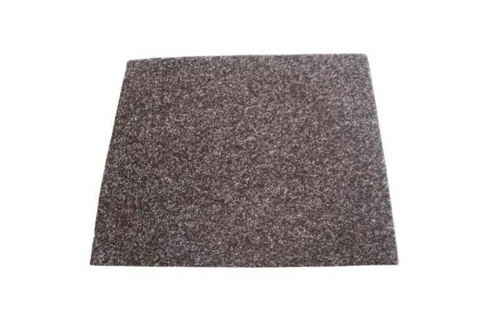 Mörkröd löpare i nålfilt