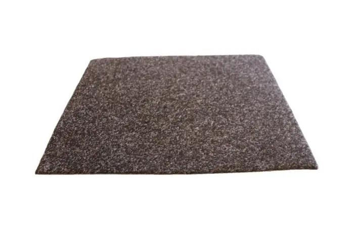 Mörkröd löpare i nålfilt