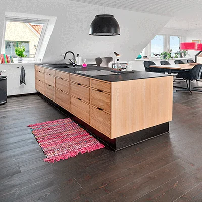 Wiking Nordlys Black - Furu Prima, Borstat plankgolv 15x185 mm.