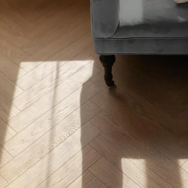 BerryAlloc Chateau+ fiskbensparkett, Charme Light Natural - KAMPANJ