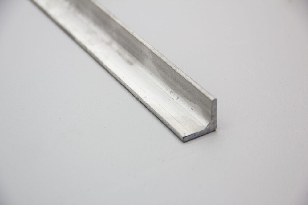 Vinkelprofil, 20x20 mm. utan hål