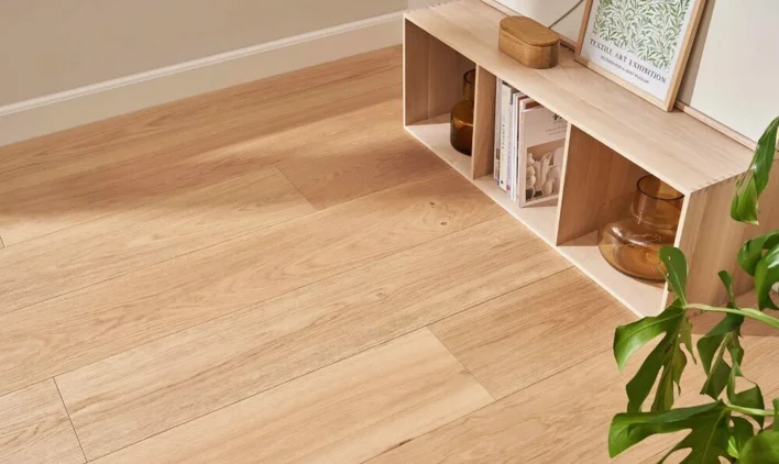 Trägolv - Ek Herregårdplanka 260 mm. Borstad natur mattlack