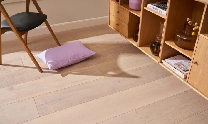 Trägolv - Ek Herregårdsplanka 260 mm. Invisible mattlack