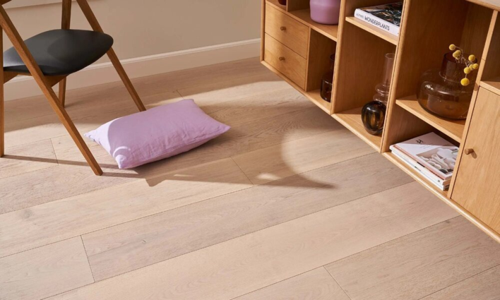 Trägolv - Ek Herregårdsplanka 260 mm. Invisible mattlack