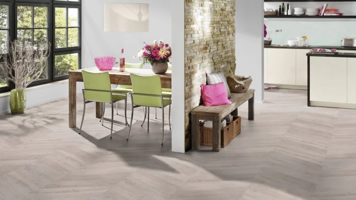 Chevron Edition Pro, Oak Helsinki