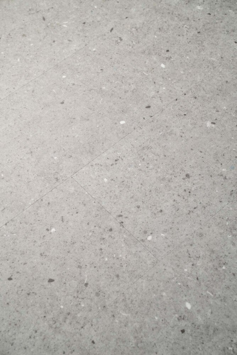 Impressive platta, Stone Grey