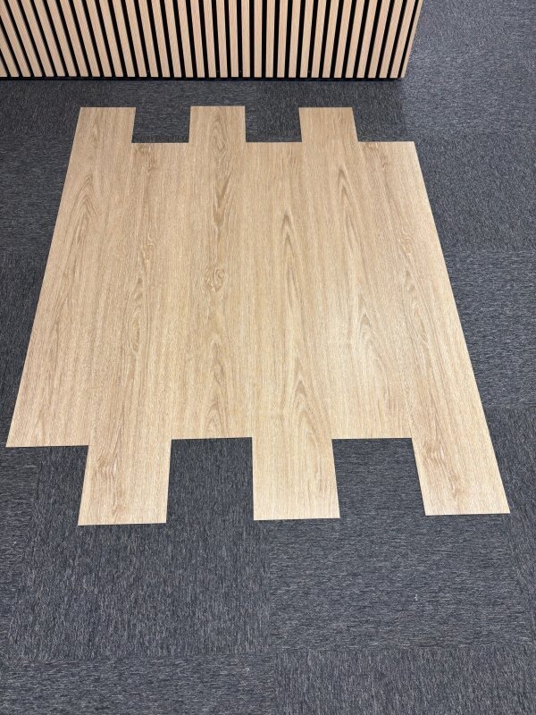 Promoda Q3 LVT, Kalkad ljus ek