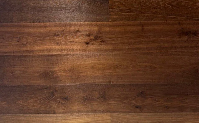FloorMaster Herrgårdsplanka - Ek rökt och kvistig naturell matt lack 260 mm.