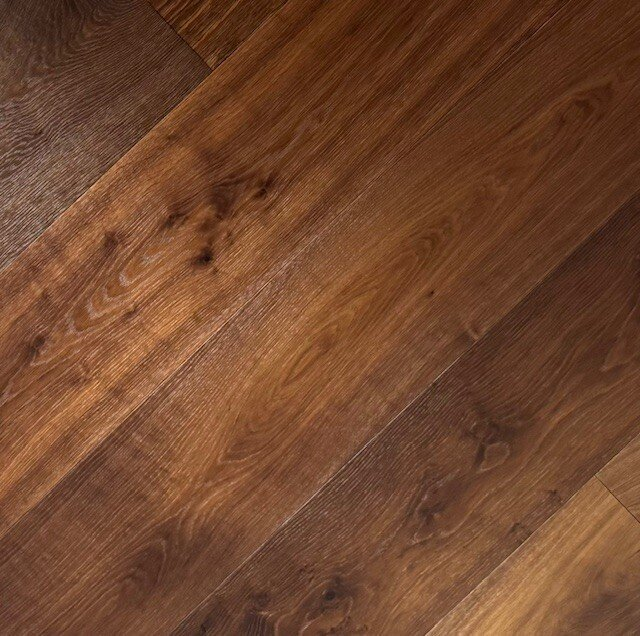 FloorMaster MEGA Herrgårdsplanka - Ek natur rökt knotig matt lack 300 mm.