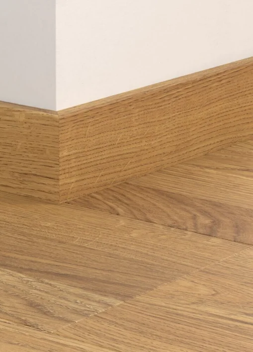 Sockelpanel för laminatgolv - Elegant Oak