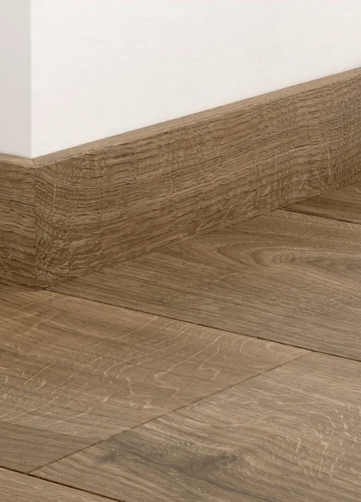 Sockellist för laminatgolv - Browned Oak, INGEN RETURRÄTT!
